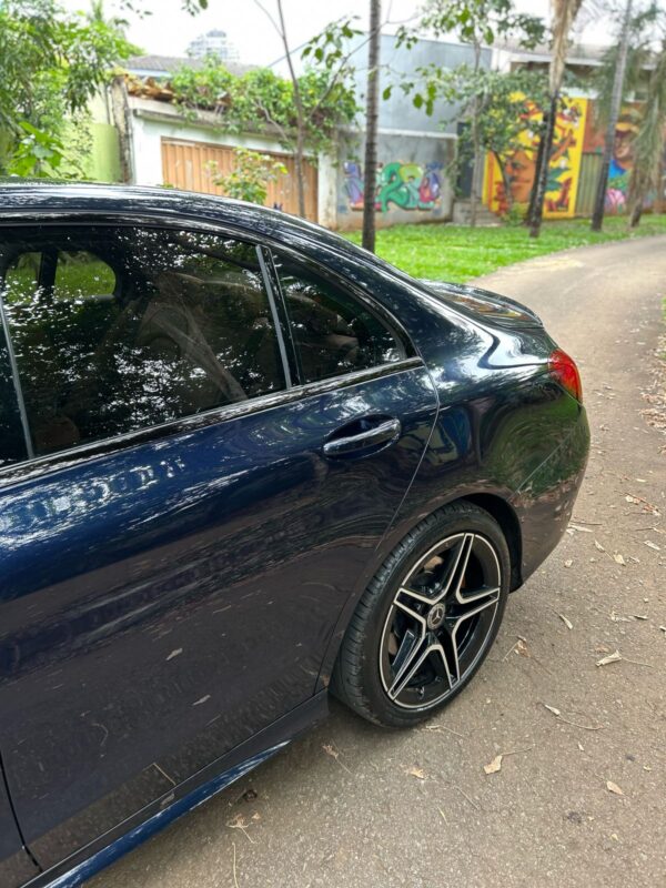 MERCEDES-BENZ C300 2019 - Image 11