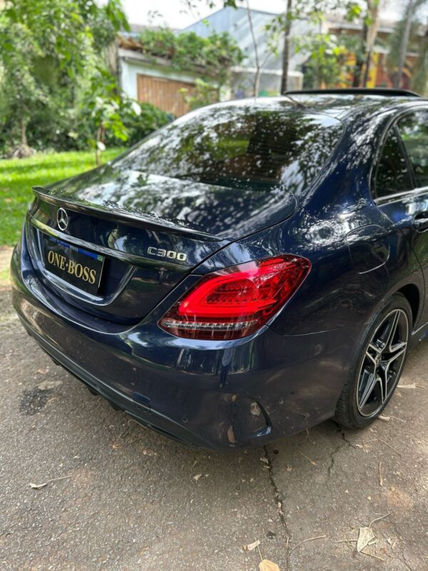 MERCEDES-BENZ C300 2019 - Image 12