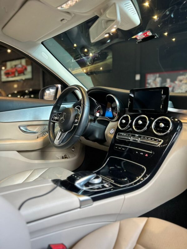 MERCEDES-BENZ C 180 1.6 CGI FLEX AVANTGARDE 9G-TRONIC 2019 - Image 17