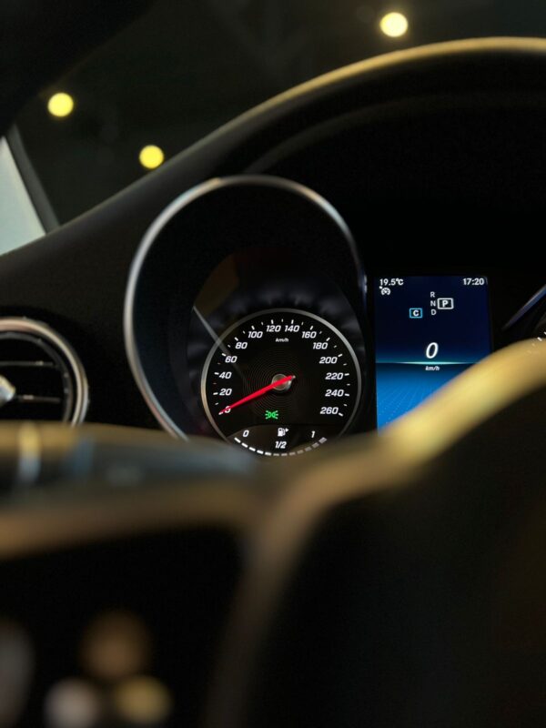 MERCEDES-BENZ C 180 1.6 CGI FLEX AVANTGARDE 9G-TRONIC 2019 - Image 29