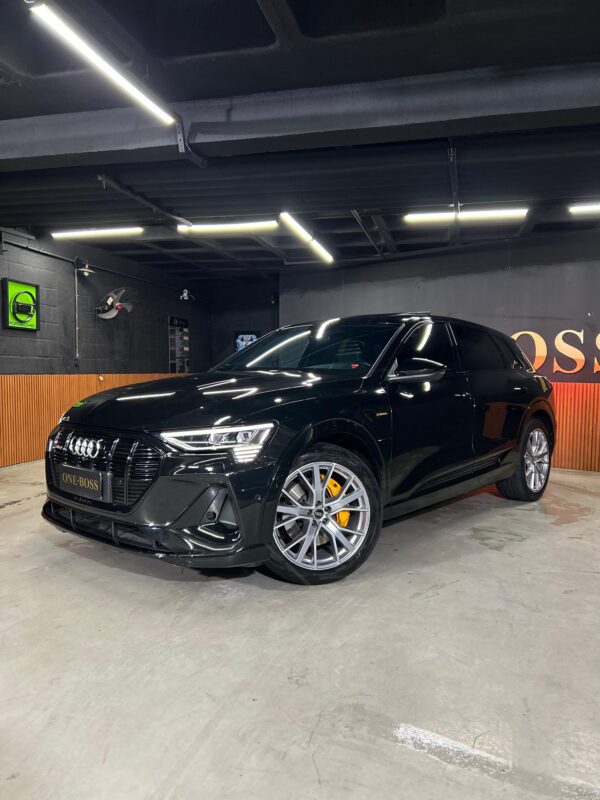 AUDI E-tron Performance Black 2022