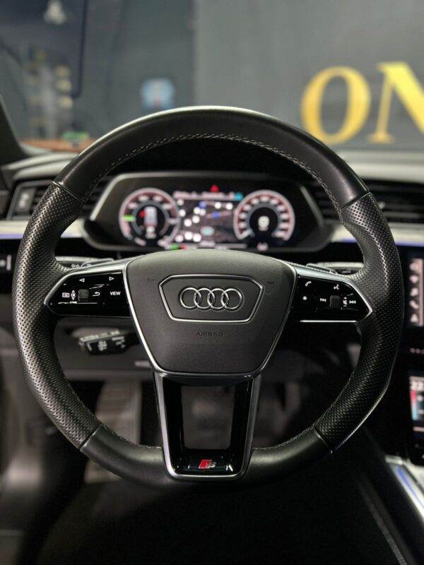 AUDI E-tron Performance Black 2022 - Image 2