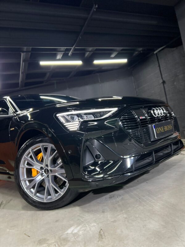 AUDI E-tron Performance Black 2022 - Image 10