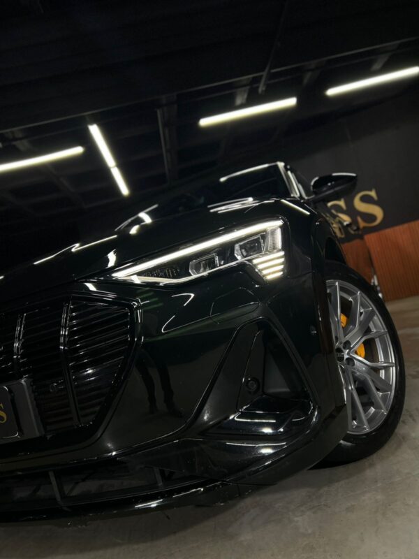 AUDI E-tron Performance Black 2022 - Image 16