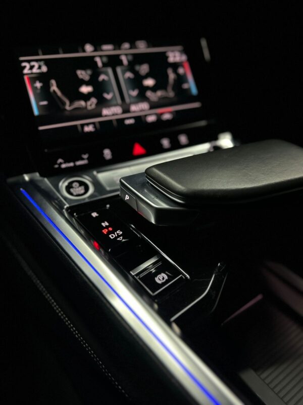 AUDI E-tron Performance Black 2022 - Image 20