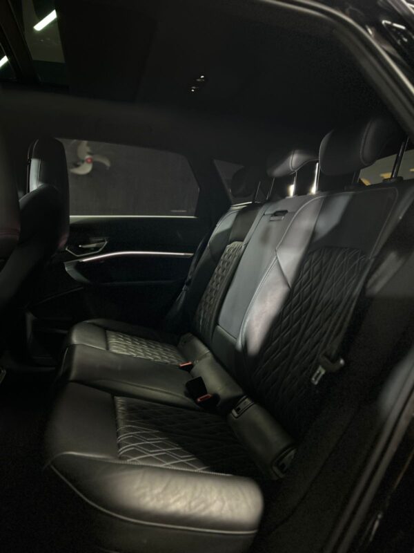 AUDI E-tron Performance Black 2022 - Image 12