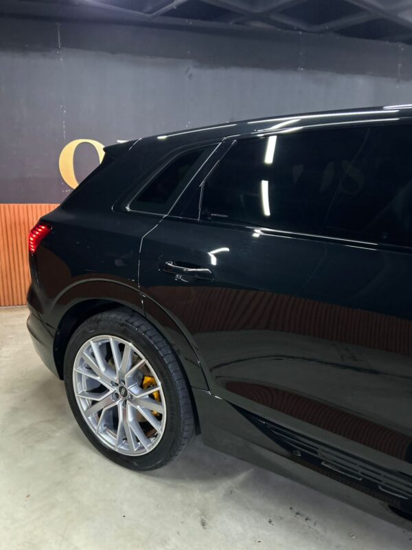 AUDI E-tron Performance Black 2022 - Image 13