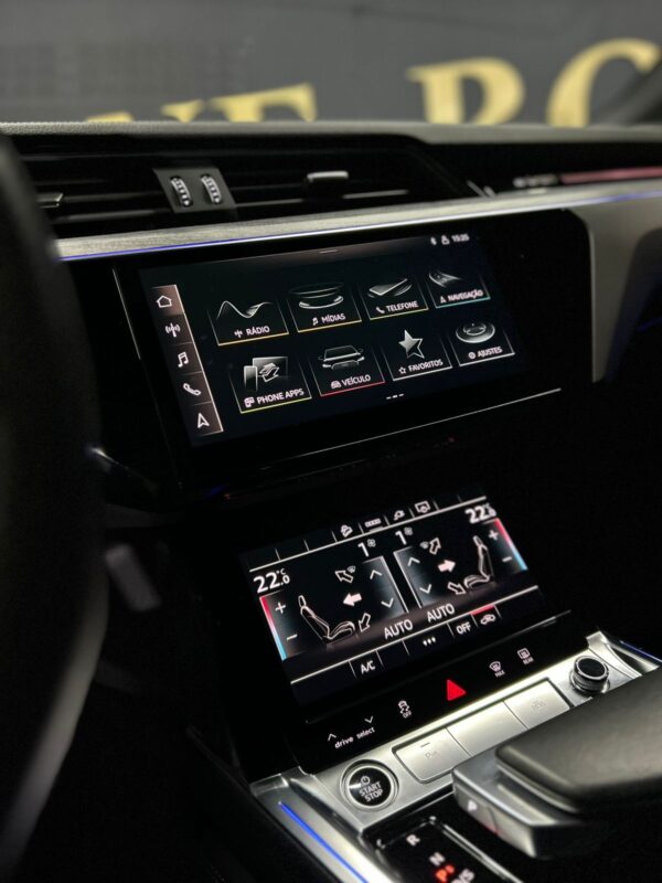 AUDI E-tron Performance Black 2022 - Image 24