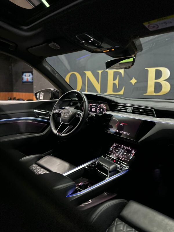 AUDI E-tron Performance Black 2022 - Image 28