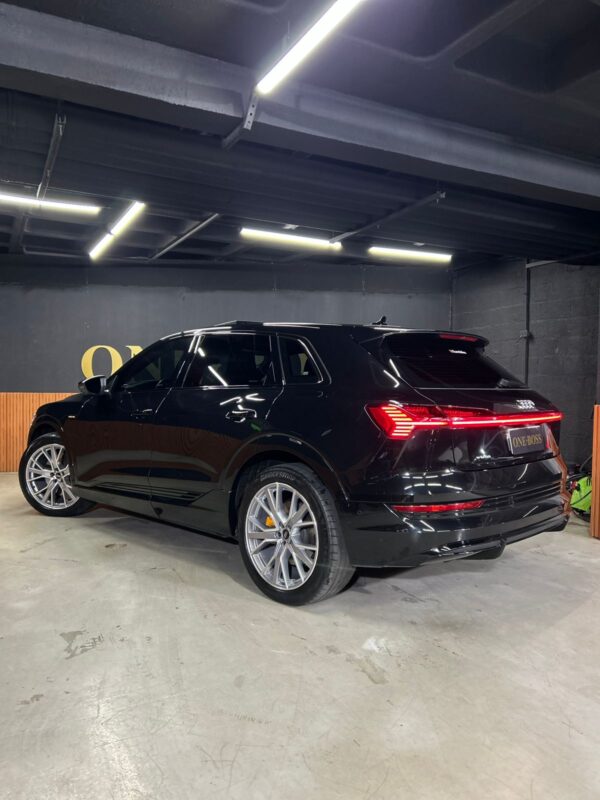 AUDI E-tron Performance Black 2022 - Image 5