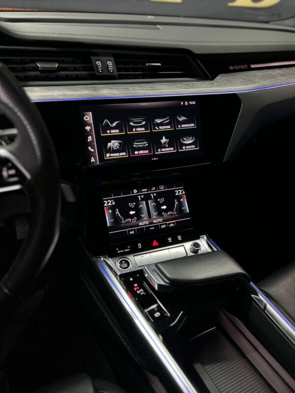 AUDI E-tron Performance Black 2022 - Image 32