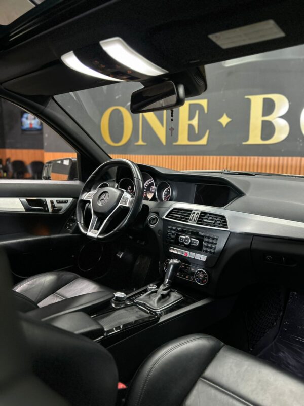 MERCEDES C63 AMG 6.3 V8 Ano 2012 - Image 16
