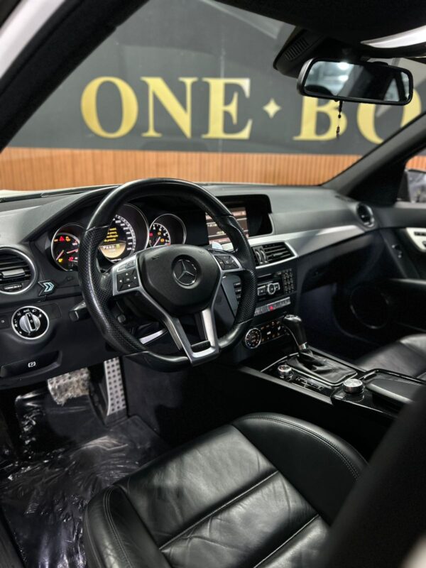 MERCEDES C63 AMG 6.3 V8 Ano 2012 - Image 22