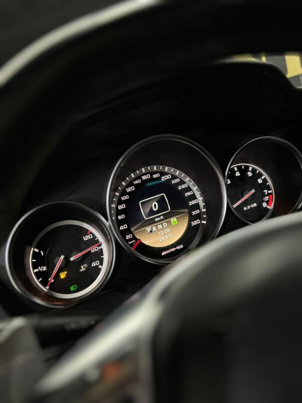 MERCEDES C63 AMG 6.3 V8 Ano 2012 - Image 17