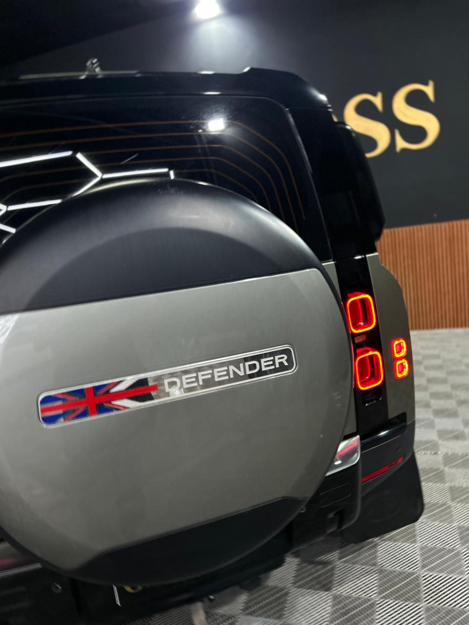 LAND ROVER DEFENDER 2.0 P300 GASOLINA 110 HSE AWD AUTOMÁTICO 2022 - Image 9