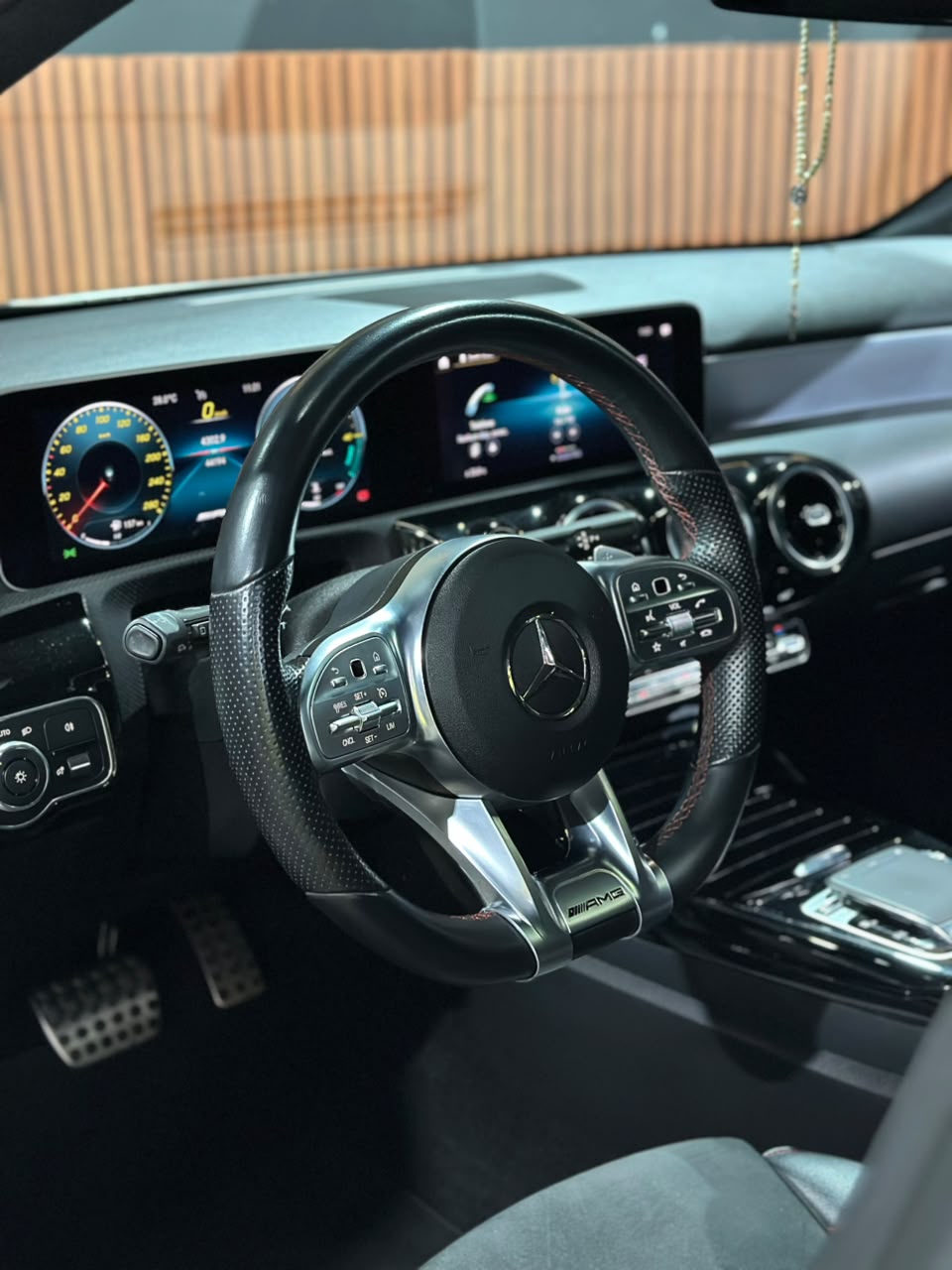 MERCEDES-BENZ A 35 AMG 2.0 CGI GASOLINA 4MATIC 7G-DCT - Imagem 13