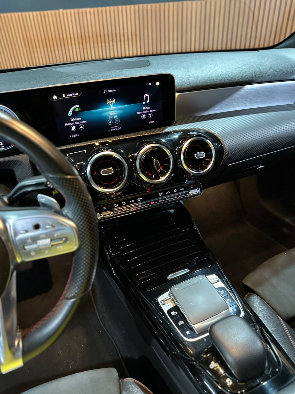 MERCEDES-BENZ A 35 AMG 2.0 CGI GASOLINA 4MATIC 7G-DCT - Imagem 19