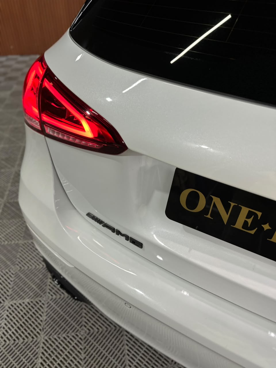 MERCEDES-BENZ A 35 AMG 2.0 CGI GASOLINA 4MATIC 7G-DCT - Imagem 25