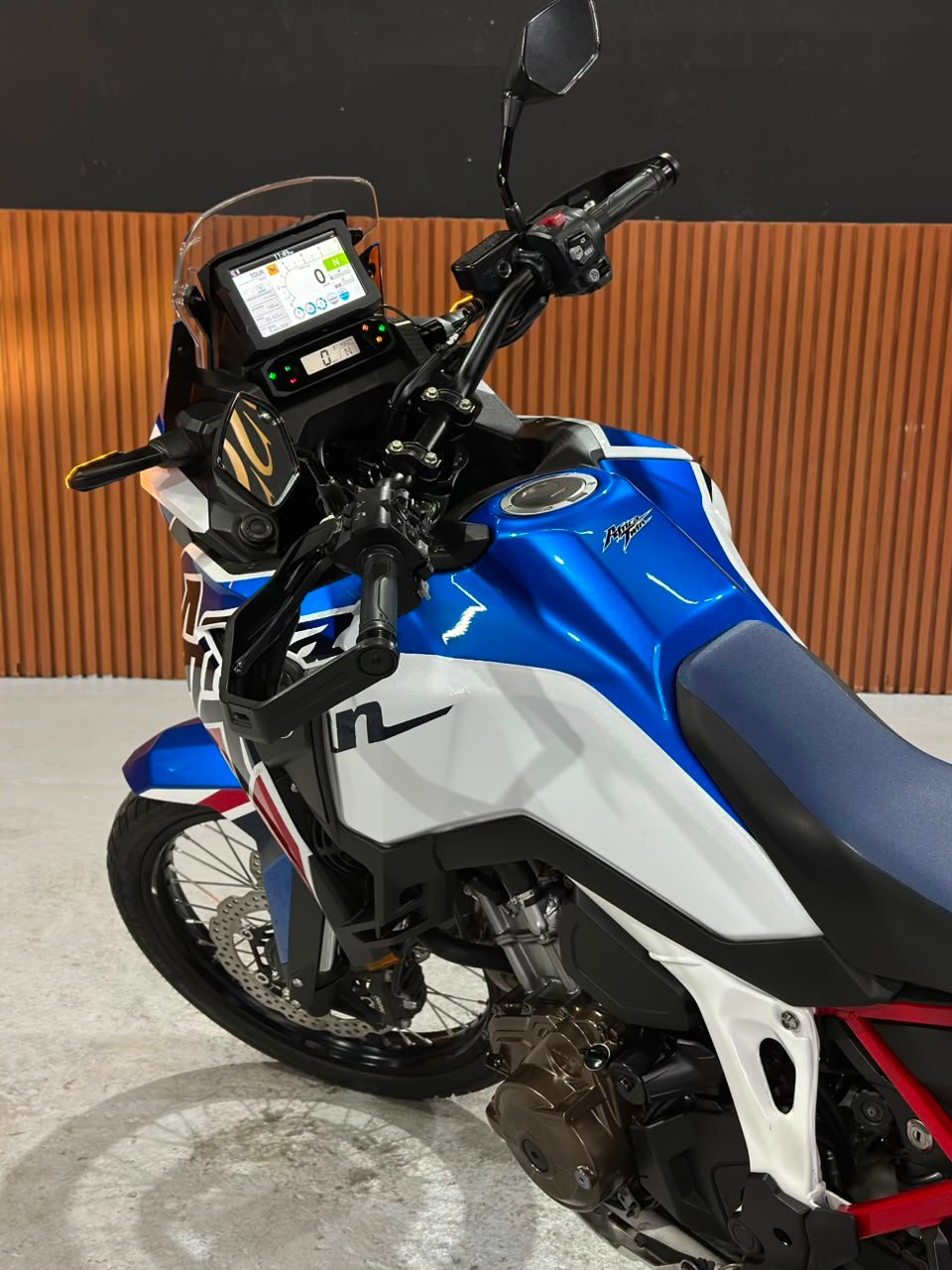 HONDA CRF 1100L AFRICA TWIN DCT 2023/2024 - Imagem 13