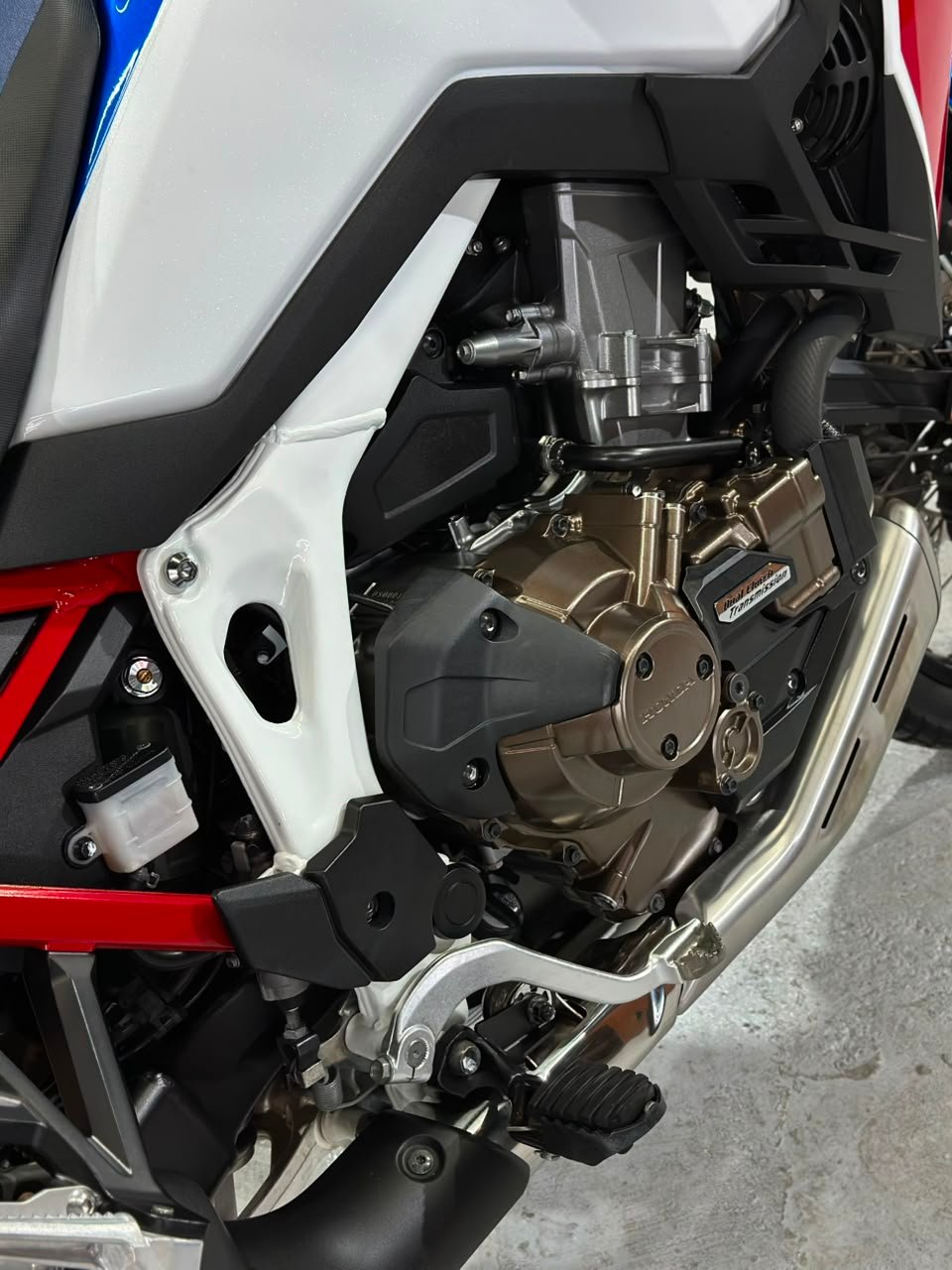 HONDA CRF 1100L AFRICA TWIN DCT 2023/2024 - Imagem 14