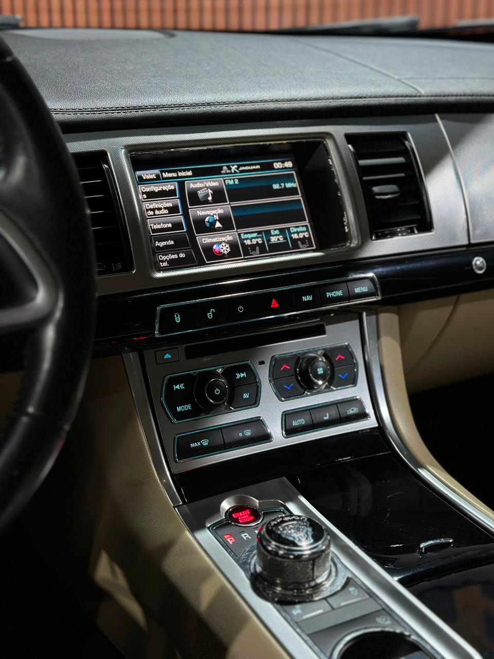 JAGUAR XF 2.0 PREMIUM LUXURY TURBOCHARGED GASOLINA - Imagem 16
