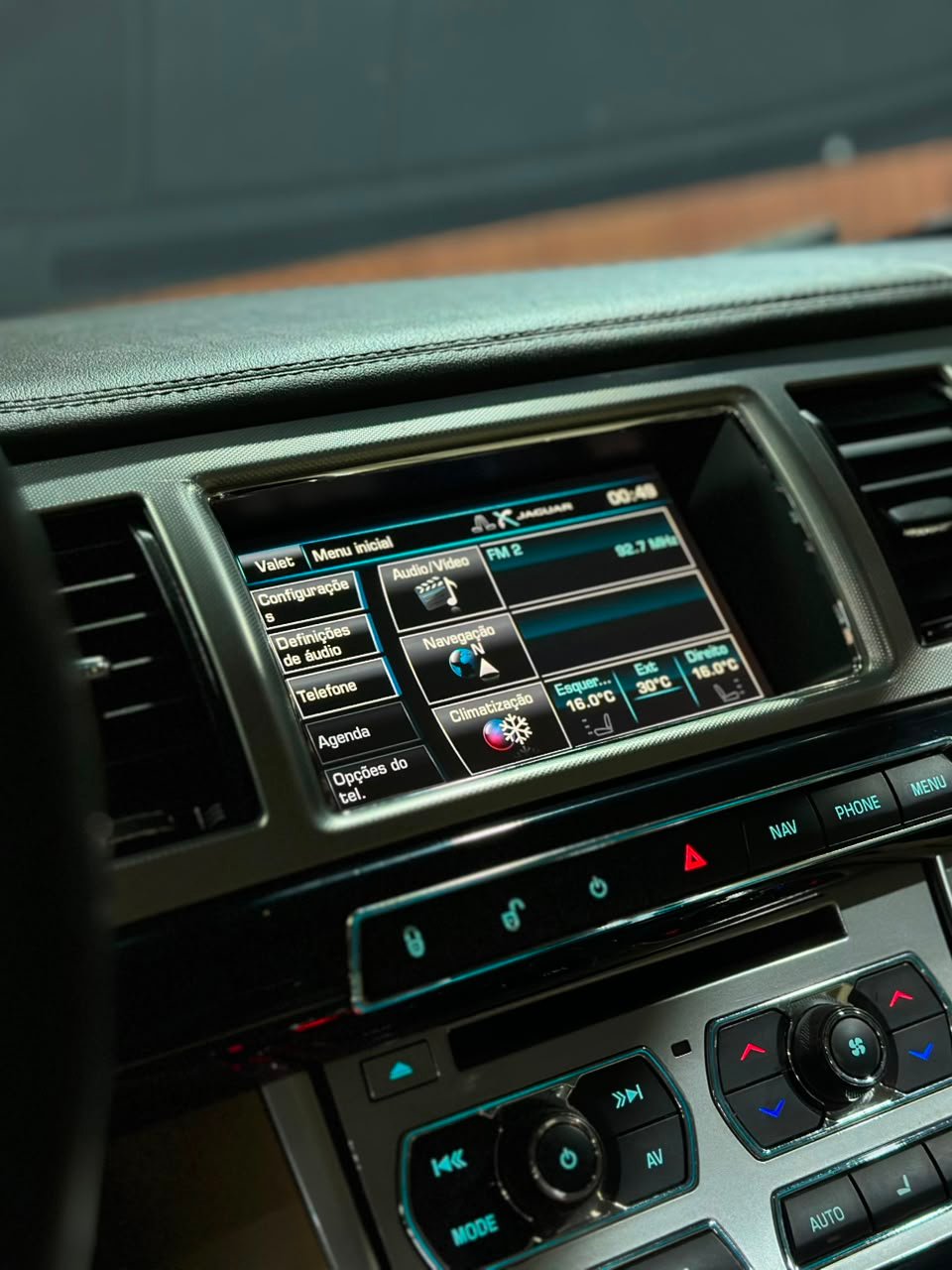 JAGUAR XF 2.0 PREMIUM LUXURY TURBOCHARGED GASOLINA - Imagem 17