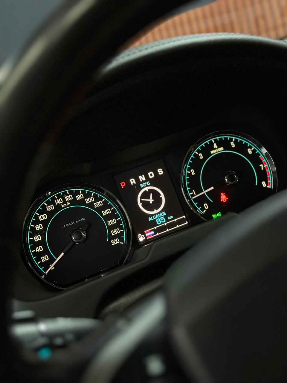 JAGUAR XF 2.0 PREMIUM LUXURY TURBOCHARGED GASOLINA - Imagem 19