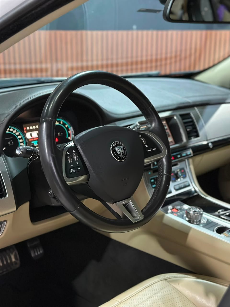 JAGUAR XF 2.0 PREMIUM LUXURY TURBOCHARGED GASOLINA - Imagem 21